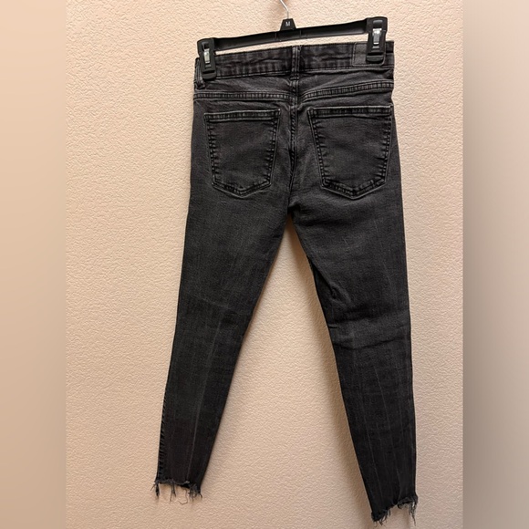 Skinny Low rise busted Knee, Dark Wash size 04 Jeans Streetwear perfect w Boots - Picture 6 of 6